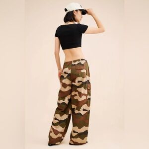 Good American Camouflage Parachute Pants